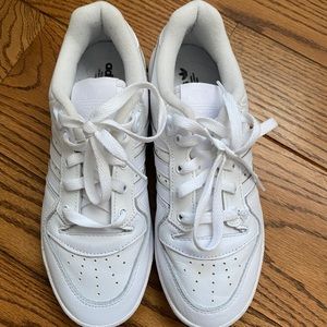 Addias Rivalry Low Sneaker